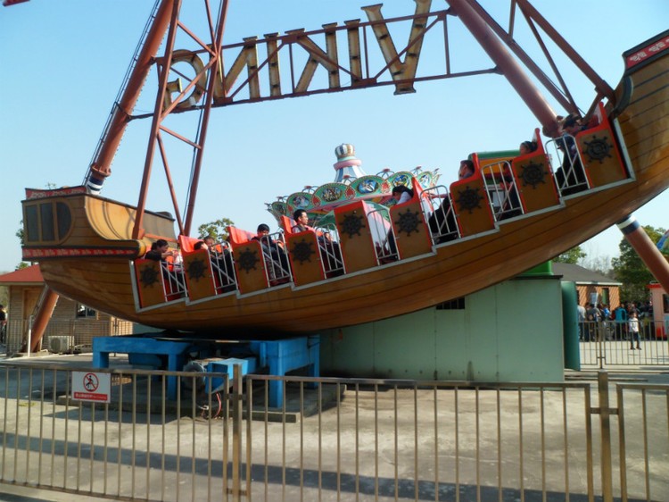 游乐园海盗船